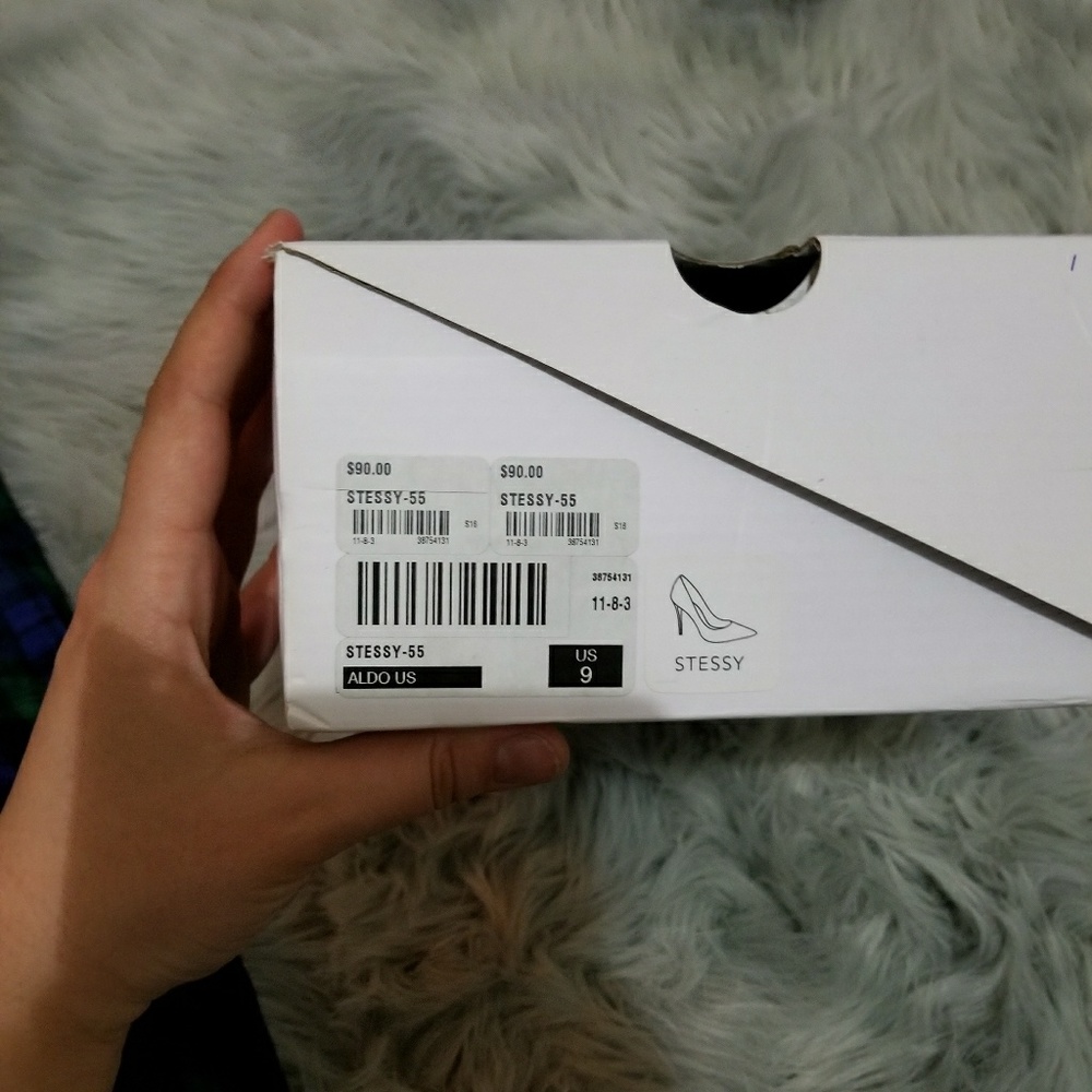 Heels - Picture 4 of 4